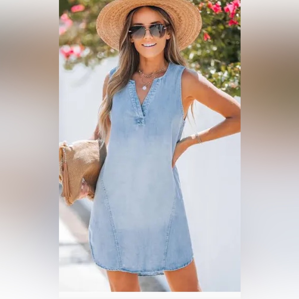 Cloth & Stone light denim dress 🩵
Size Small